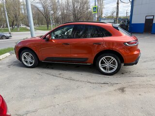 2022 Porsche Macan I Рестайлинг 2, оранжевый, 8000000 рублей, вид 4