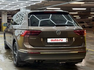 2017 Volkswagen Tiguan II, коричневый, 2450000 рублей, вид 3