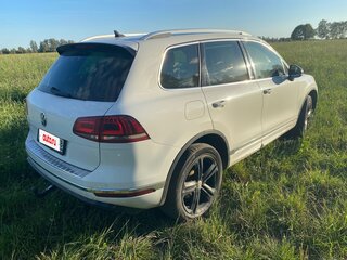 2017 Volkswagen Touareg II Рестайлинг, белый, 3950000 рублей, вид 2