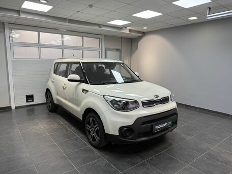 2017 Kia Soul II Рестайлинг, бежевый, 1436000 рублей, вид 3