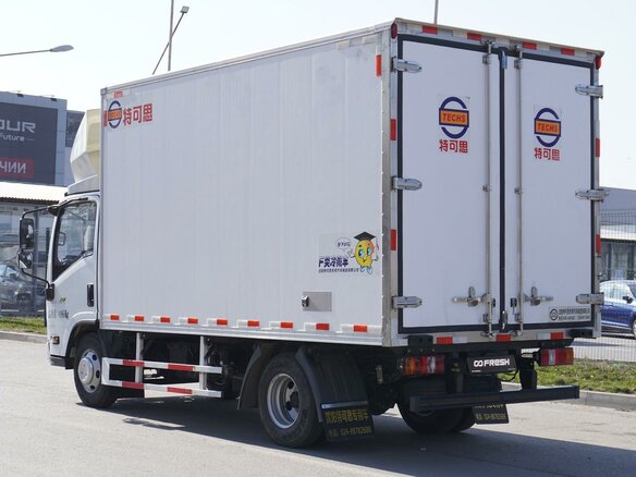 2023 Isuzu Elf (N-series), белый, 4090000 рублей - вид 1