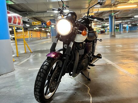 2012 Triumph Bonneville, пурпурный, 500000 рублей, вид 2