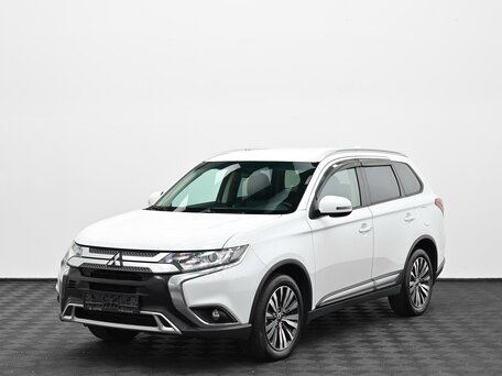 2020 Mitsubishi Outlander III Рестайлинг 3, белый, 1905000 рублей, вид 3