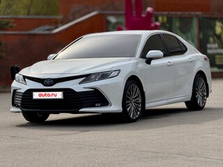 2021 Toyota Camry VIII (XV70) Рестайлинг, белый, 2790000 рублей, вид 1