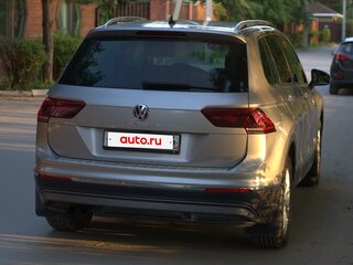 2017 Volkswagen Tiguan II, серебристый, 2600000 рублей, вид 3