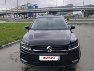 2017 Volkswagen Tiguan II, чёрный, 2400000 рублей, вид 3