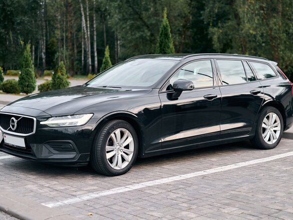 2019 Volvo V60 II, чёрный, 2100000 рублей