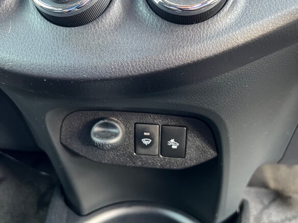 2019 Toyota Vitz III (XP130) Рестайлинг 2, серебристый, 1230000 рублей - вид 18