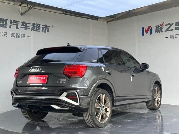 2022 Audi Q2 35 TFSI I Рестайлинг, серый - вид 3