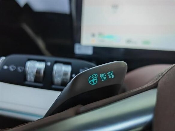 2025 BYD Xia (M9) 20.39 kWh, чёрный, 4050000 рублей - вид 33
