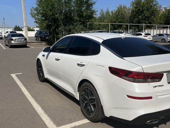 2019 Kia Optima IV Рестайлинг, белый, 2040000 рублей - вид 6