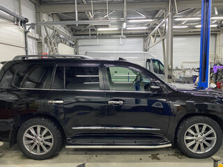 2010 Lexus LX 570 III, чёрный, 3900000 рублей, вид 4