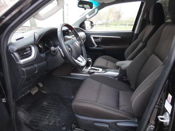 2018 Toyota Fortuner II, коричневый, 3100000 рублей - вид 6