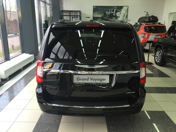 2014 Chrysler Voyager Grand V Рестайлинг, чёрный - вид 3