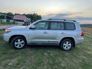2012 Toyota Land Cruiser 200 Series Рестайлинг 1, серебристый, 3900000 рублей, вид 4