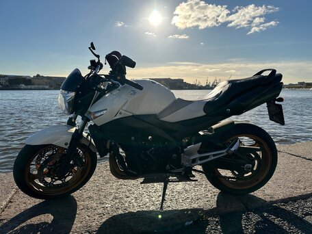 2010 Suzuki GSR 600, белый, 600000 рублей, вид 2