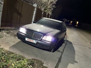 1996 Mercedes-Benz S-Класс 320 III (W140) Рестайлинг, чёрный, 600000 рублей, вид 3
