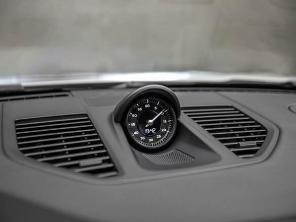 2025 Porsche 911 Carrera 4 GTS VIII (992) Рестайлинг, серый, 36000000 рублей - вид 10