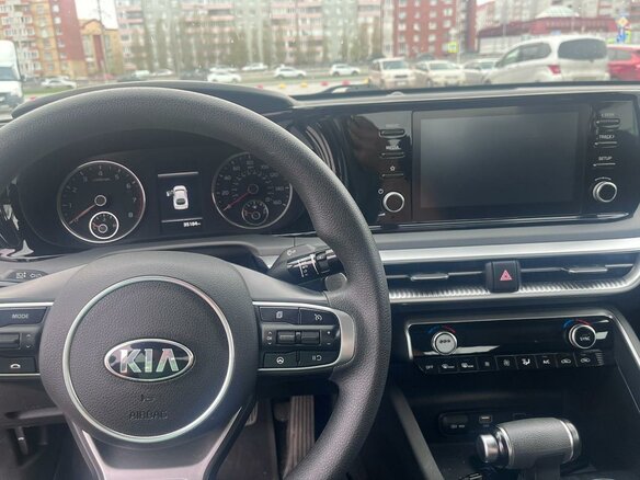 2021 Kia K5 III, чёрный, 2650000 рублей - вид 5