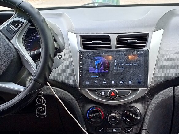 2014 Hyundai Solaris I Рестайлинг, серебристый, 950000 рублей - вид 3