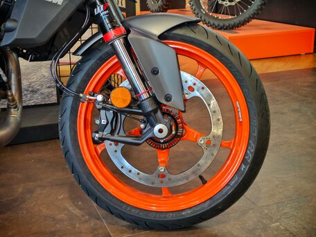 2026 KTM 390 Duke, синий, 699000 рублей, вид 4