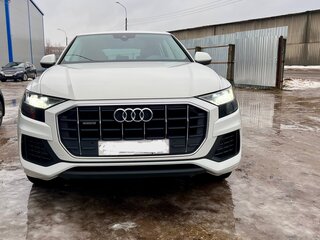 2019 Audi Q8 55 TFSI I (4M), белый, 7250000 рублей, вид 5