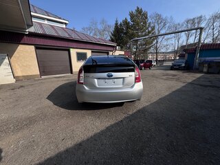 2011 Toyota Prius III Рестайлинг (XW30), серебристый, 1370000 рублей, вид 5