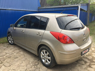 2011 Nissan Tiida I Рестайлинг, бежевый, 850000 рублей, вид 2