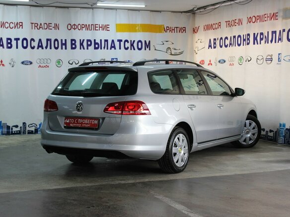 2011 Volkswagen Passat B7, серебристый - вид 1
