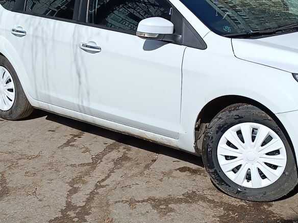 2011 Ford Focus II Рестайлинг, белый, 580000 рублей - вид 1