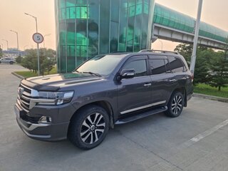 2019 Toyota Land Cruiser 200 Series Рестайлинг 2, серый, 9500000 рублей, вид 1