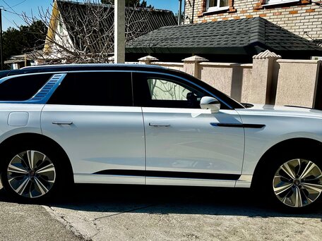 2022 Hongqi E-HS9 120 kWh, белый, 5000000 рублей, вид 3