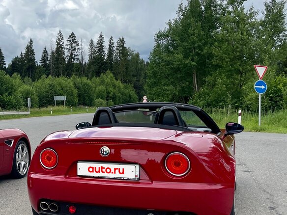 2010 Alfa Romeo 8C Competizione, красный - вид 3