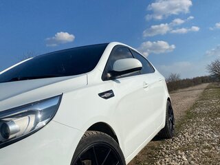 2017 Kia Rio III Рестайлинг, белый, 1350000 рублей, вид 5