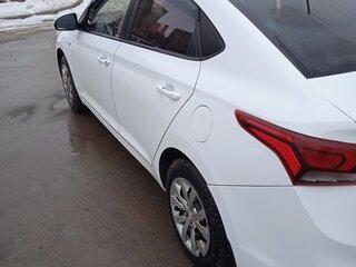 2017 Hyundai Solaris II, белый, 920000 рублей, вид 3