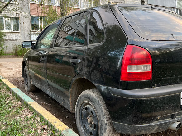 2004 Volkswagen Pointer, чёрный, 135000 рублей - вид 3