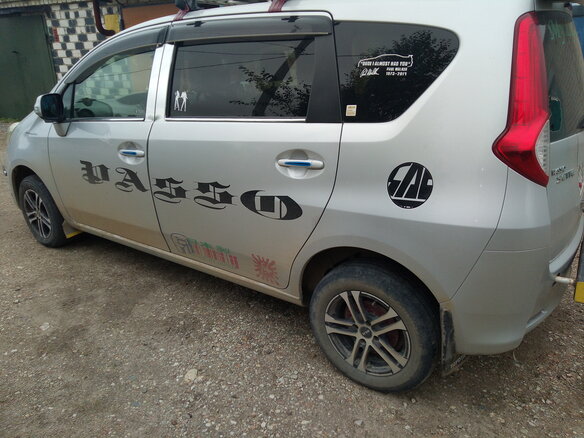 2008 Toyota Passo Sette, серебристый - вид 3