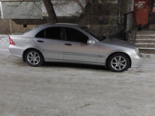 2004 Mercedes-Benz C-Класс 200 II (W203) Рестайлинг, серебристый, 1300000 рублей, вид 1