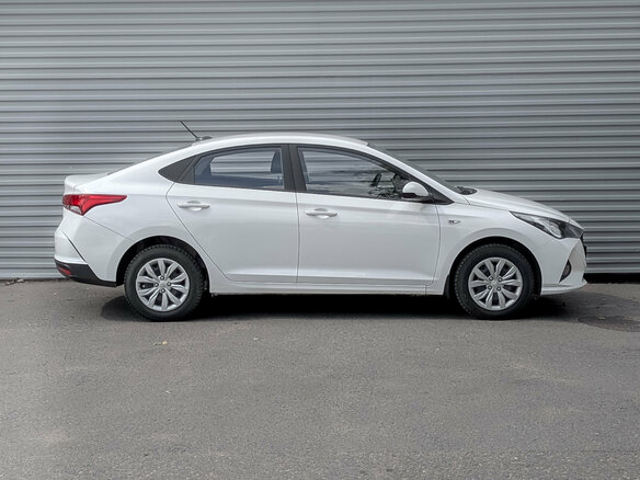 2022 Hyundai Solaris II Рестайлинг, белый, 1565000 рублей - вид 3
