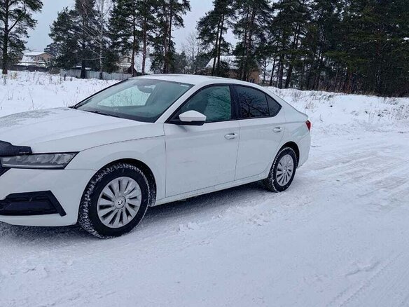 2021 Skoda Octavia IV (A8), белый, 2000000 рублей - вид 1