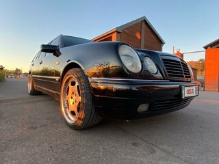 1999 Mercedes-Benz E-Класс 320 II (W210, S210), чёрный, 1500000 рублей, вид 2