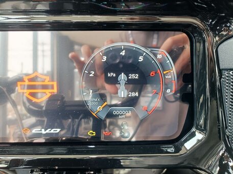 2025 Harley-Davidson CVO Road Glide ST, серебристый, 5599000 рублей, вид 4