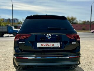 2017 Volkswagen Tiguan II, чёрный, 3560000 рублей, вид 5