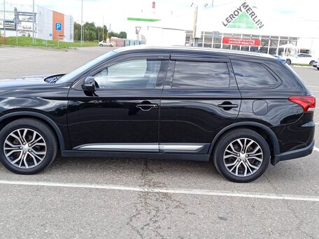 2016 Mitsubishi Outlander III Рестайлинг 2, чёрный, 2200000 рублей, вид 4