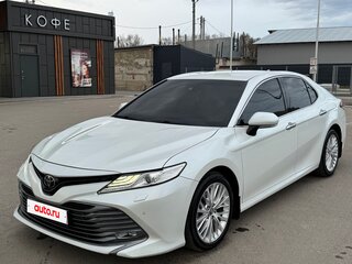 2018 Toyota Camry VIII (XV70), белый, 2900000 рублей, вид 1