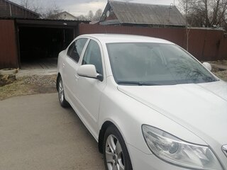 2010 Skoda Octavia Czech market II (A5) Рестайлинг, белый, 650000 рублей, вид 1