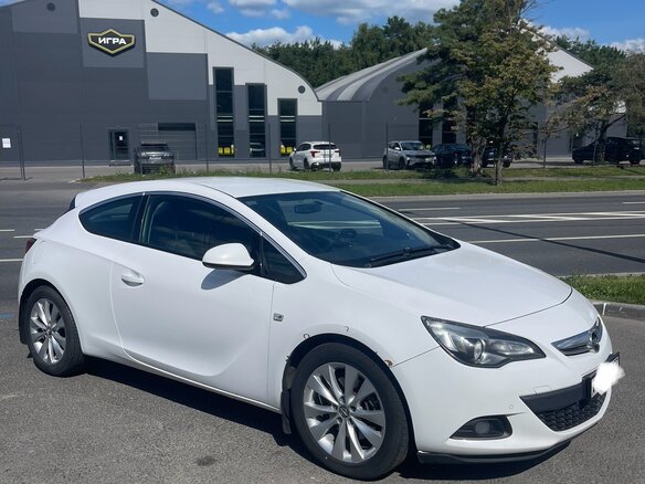 2013 Opel Astra GTC J Рестайлинг, белый, 750000 рублей - вид 3