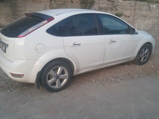 2008 Ford Focus II Рестайлинг, белый, 500000 рублей, вид 3