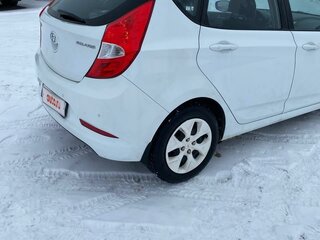 2014 Hyundai Solaris I Рестайлинг, белый, 920000 рублей, вид 4