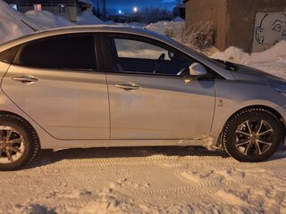 2014 Hyundai Solaris I, серебристый, 1250000 рублей, вид 4